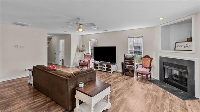 929 Peachtree Meadows Circle, Kernersville, NC 27284