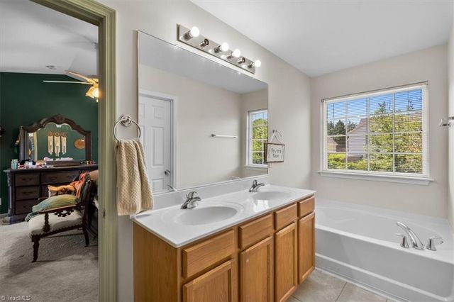 929 Peachtree Meadows Circle, Kernersville, NC 27284