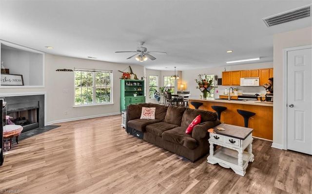 929 Peachtree Meadows Circle, Kernersville, NC 27284