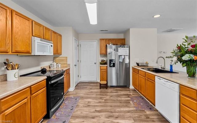 929 Peachtree Meadows Circle, Kernersville, NC 27284