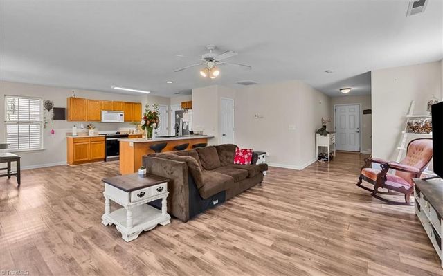 929 Peachtree Meadows Circle, Kernersville, NC 27284