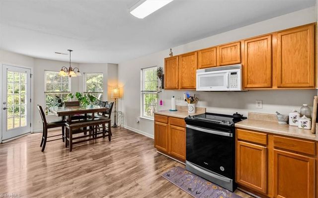 929 Peachtree Meadows Circle, Kernersville, NC 27284