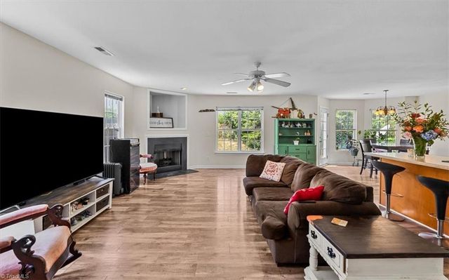 929 Peachtree Meadows Circle, Kernersville, NC 27284