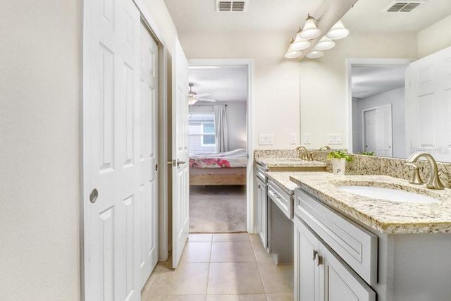 5036 BLUE LATAN LANE, Tampa, FL 33610