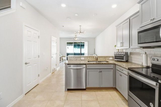5036 BLUE LATAN LANE, Tampa, FL 33610