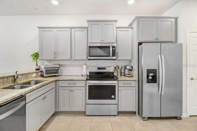 5036 BLUE LATAN LANE, Tampa, FL 33610
