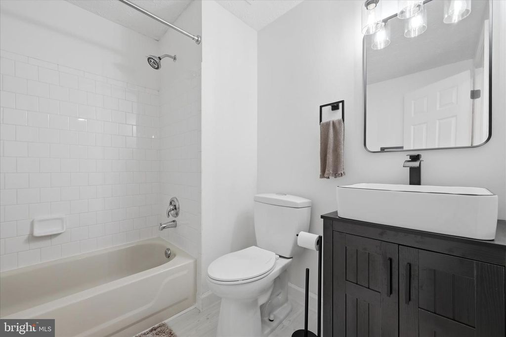 Image 60 of property listing at 4111 STEEDS GRANT WAY, Fort Washington, MD 20744