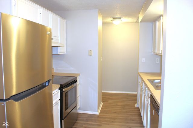 916 Waring Drive E, Indianapolis, IN 46229