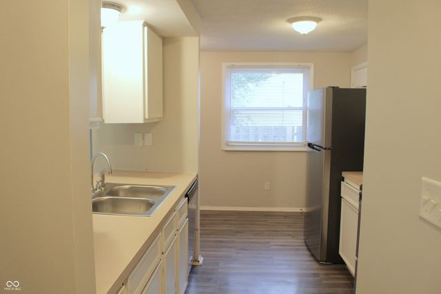 916 Waring Drive E, Indianapolis, IN 46229