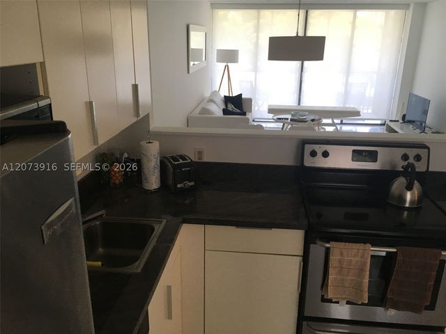 3475 N Country Club Dr 309, Aventura, FL 33180