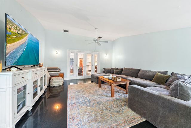 401 Riverside Drive, Palm Beach Gardens, FL 33410