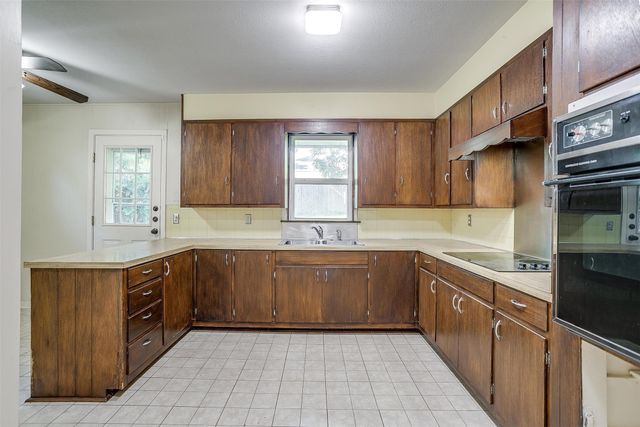 3929 Bryce Avenue, Fort Worth, TX 76107
