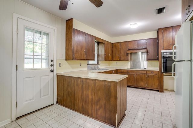 3929 Bryce Avenue, Fort Worth, TX 76107