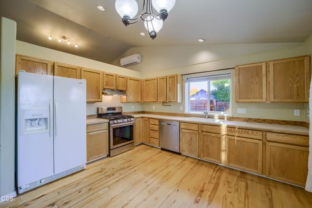 2120 NW Ivy Avenue, Redmond, OR 97756