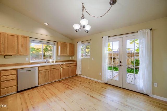 2120 NW Ivy Avenue, Redmond, OR 97756