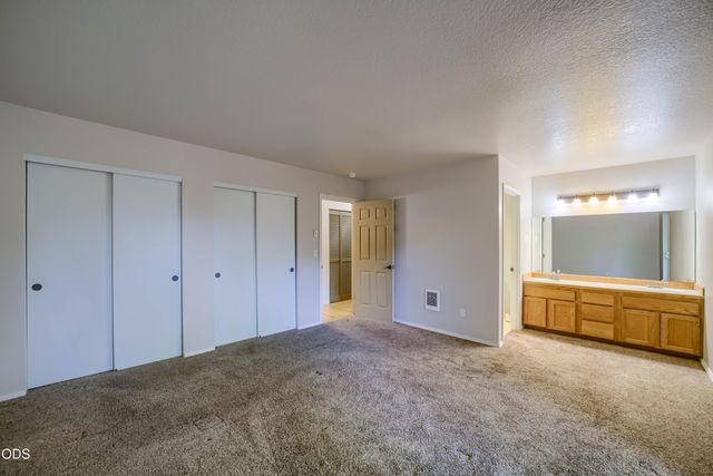 2120 NW Ivy Avenue, Redmond, OR 97756