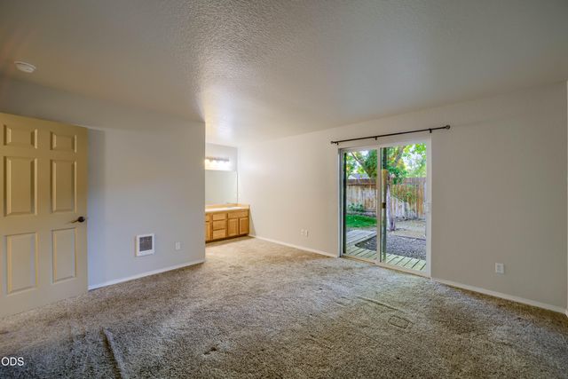 2120 NW Ivy Avenue, Redmond, OR 97756
