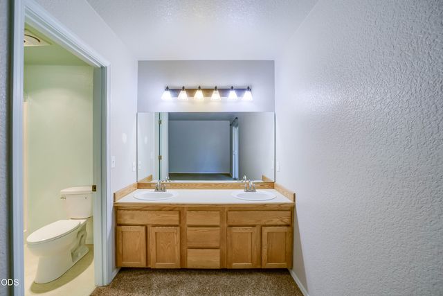 2120 NW Ivy Avenue, Redmond, OR 97756