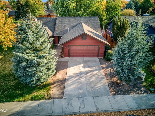 2120 NW Ivy Avenue, Redmond, OR 97756