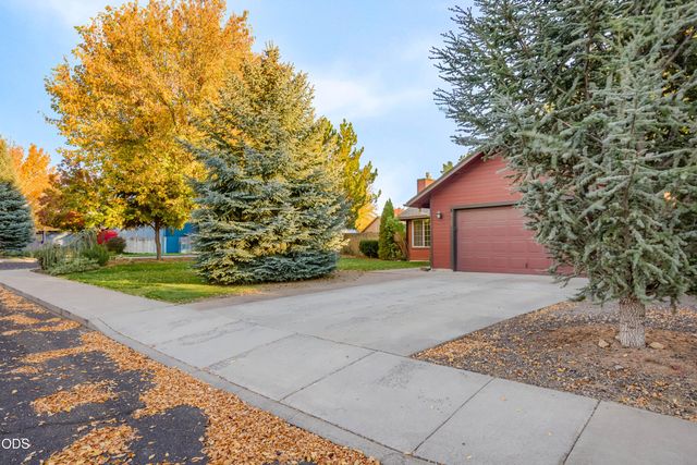 2120 NW Ivy Avenue, Redmond, OR 97756