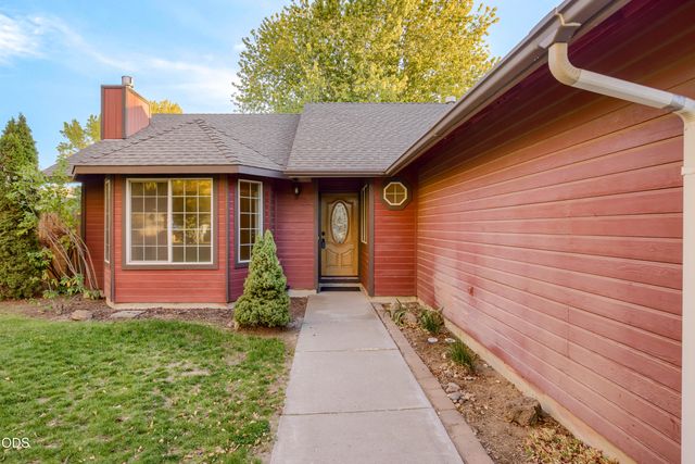 2120 NW Ivy Avenue, Redmond, OR 97756