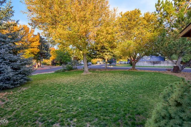 2120 NW Ivy Avenue, Redmond, OR 97756