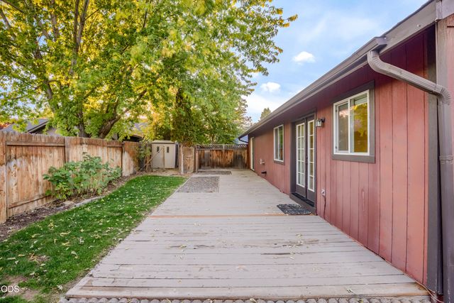 2120 NW Ivy Avenue, Redmond, OR 97756