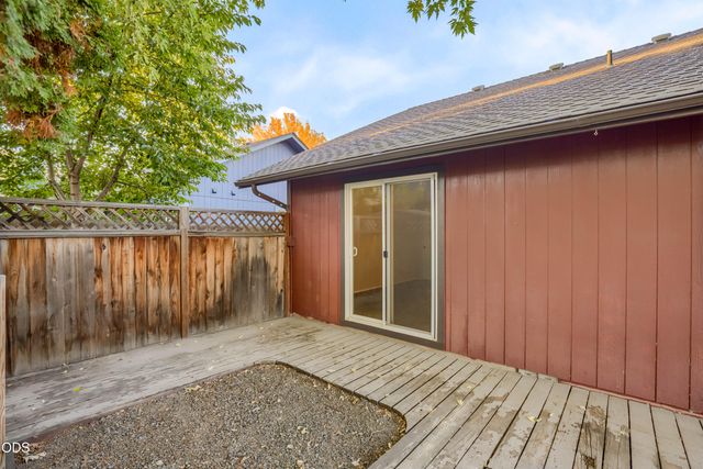 2120 NW Ivy Avenue, Redmond, OR 97756