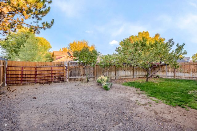 2120 NW Ivy Avenue, Redmond, OR 97756