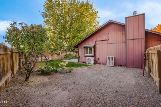 2120 NW Ivy Avenue, Redmond, OR 97756