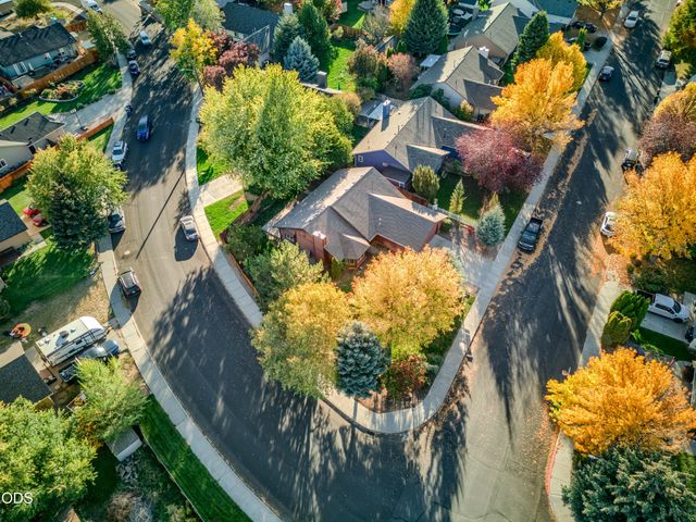 2120 NW Ivy Avenue, Redmond, OR 97756