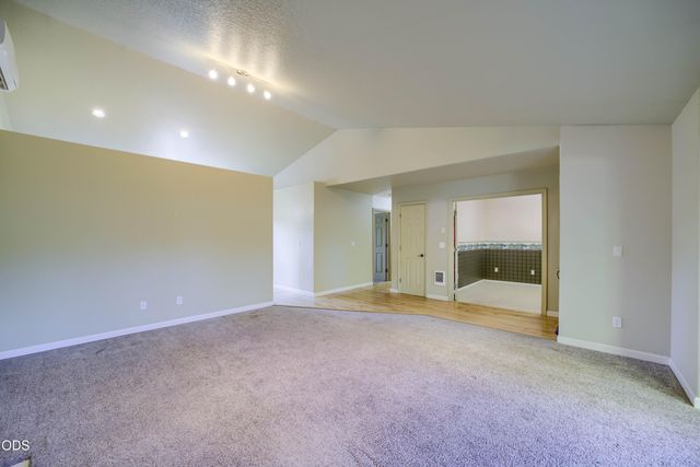 2120 NW Ivy Avenue, Redmond, OR 97756