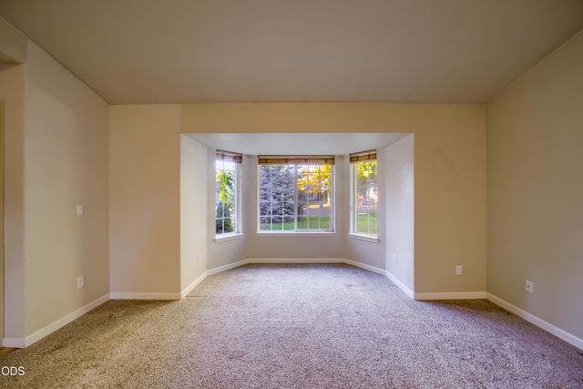 2120 NW Ivy Avenue, Redmond, OR 97756
