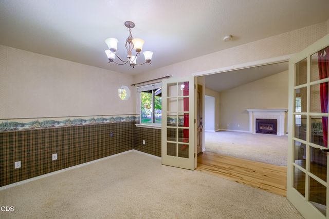 2120 NW Ivy Avenue, Redmond, OR 97756