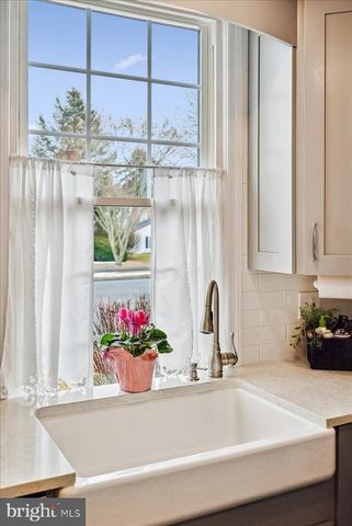 7 ACADEMY CT, Berryville, VA 22611