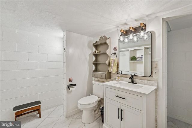 7 ACADEMY CT, Berryville, VA 22611