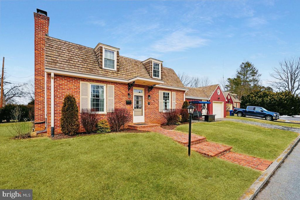 7 ACADEMY CT, Berryville, VA 22611