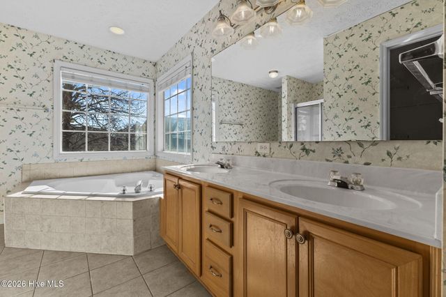 3833 Sunchase Drive, Fayetteville, NC 28306