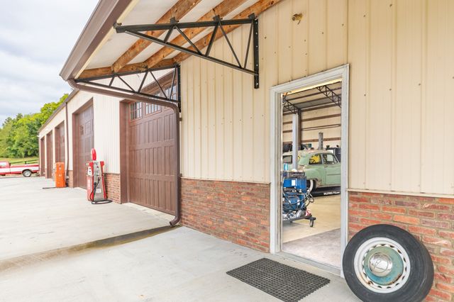 3895 Ostella Rd, Cornersville, TN 37047