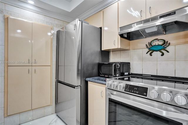 111 Briny Ave 25-10, Pompano Beach, FL 33062