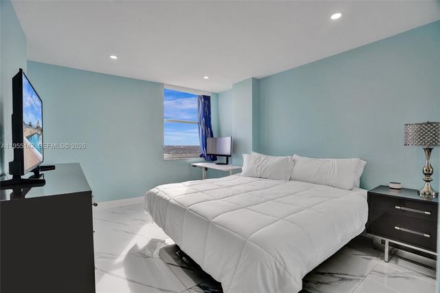 111 Briny Ave 25-10, Pompano Beach, FL 33062