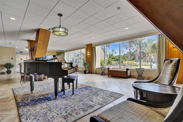 111 Briny Ave 25-10, Pompano Beach, FL 33062