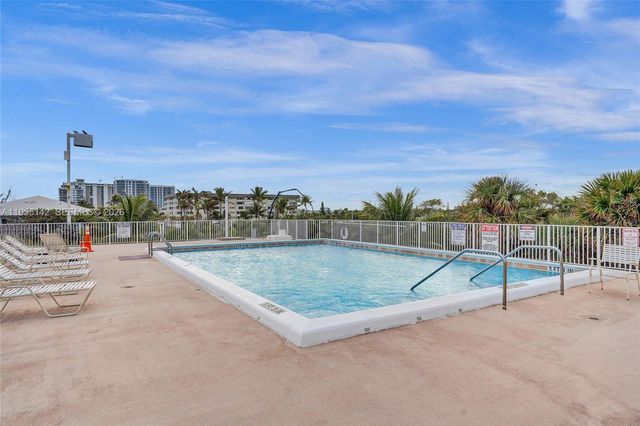 111 Briny Ave 25-10, Pompano Beach, FL 33062