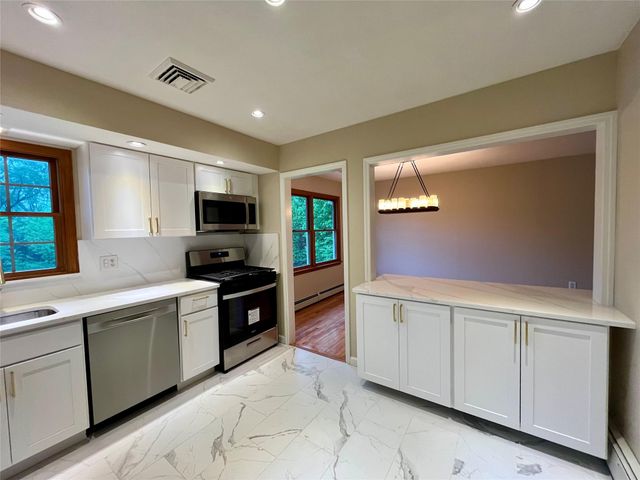 51 Pine Court, Middletown, NY 10941
