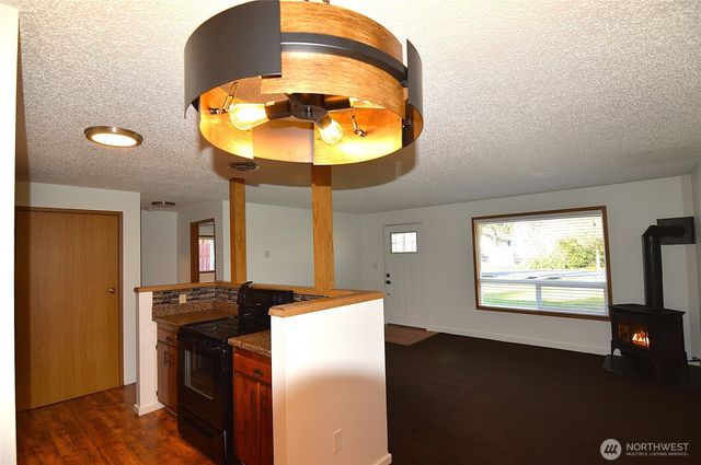 895 Wawona Avenue SW, Ocean Shores, WA 98569