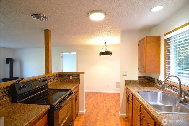 895 Wawona Avenue SW, Ocean Shores, WA 98569