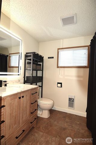 895 Wawona Avenue SW, Ocean Shores, WA 98569