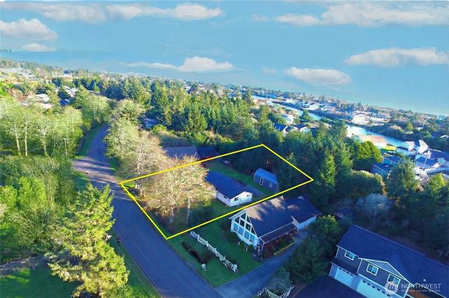 895 Wawona Avenue SW, Ocean Shores, WA 98569