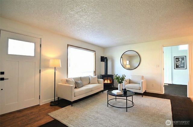 895 Wawona Avenue SW, Ocean Shores, WA 98569