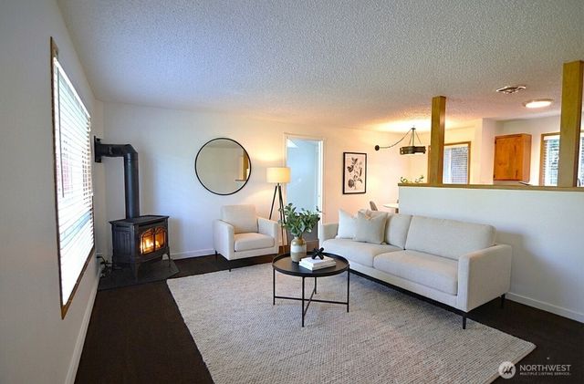 895 Wawona Avenue SW, Ocean Shores, WA 98569